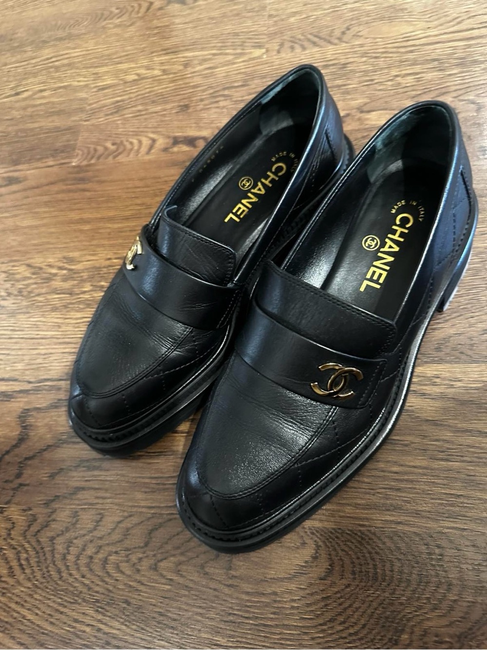 CHANEL 23A Black Quilted Calfskin Leather Loafers with Gold CC - Picture 3 of 11